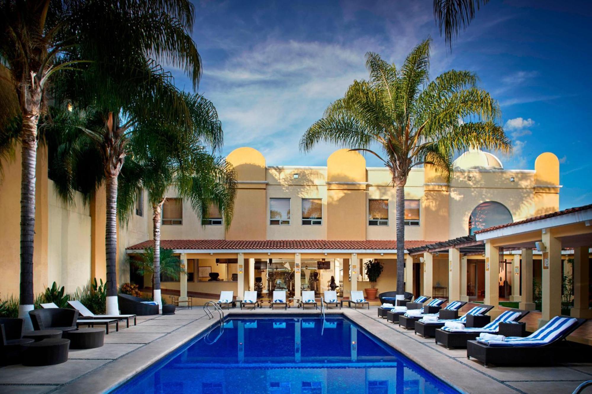 Fiesta Americana Hacienda Істапан-де-ла-Саль Екстер'єр фото The pool at the hotel